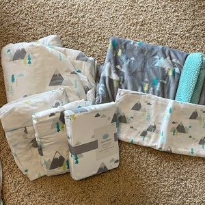 Nursery set: Crib sheets and blankets